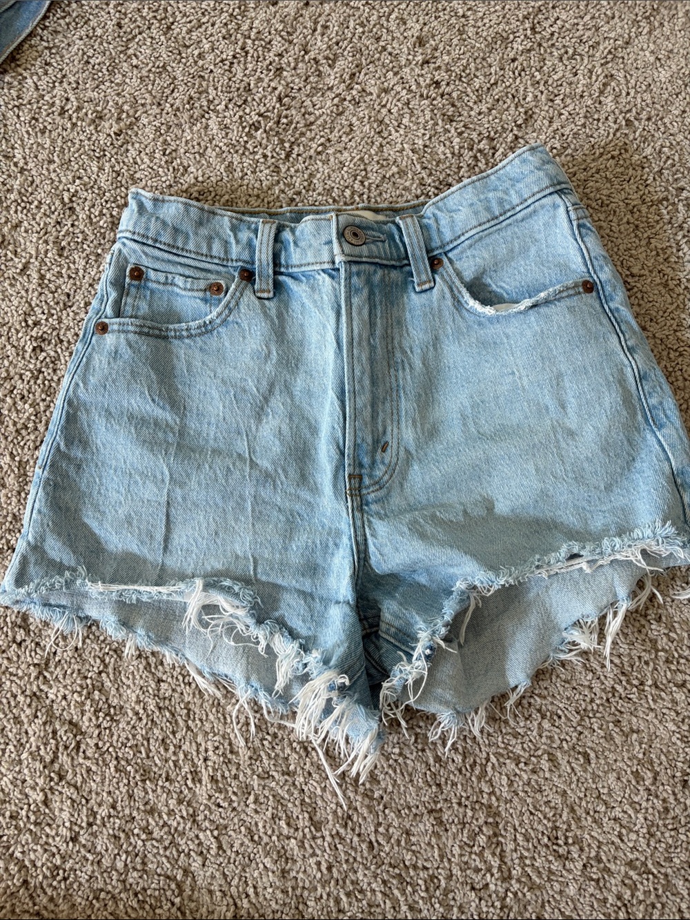 Abercrombie & Fitch The ‘90s Relaxed Cut Off Short High Rise